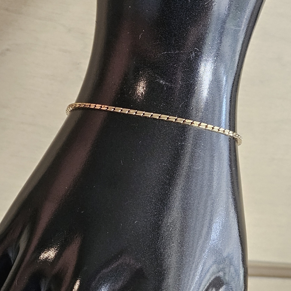 Avon Vintage Gold Tone Box Chain Bracelet Signed Avon 6.25-inch Small Wrist